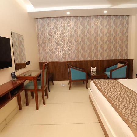 Hotel Leela Grande Karnāl Zewnętrze zdjęcie