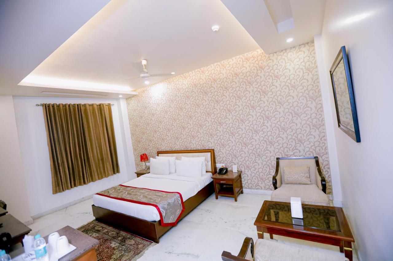 Hotel Leela Grande Karnāl Zewnętrze zdjęcie