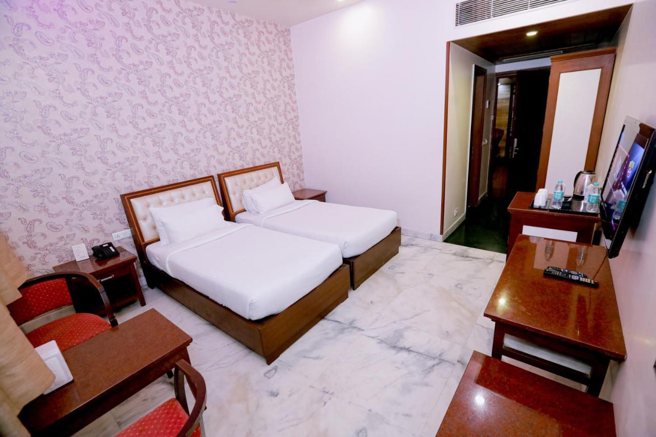Hotel Leela Grande Karnāl Zewnętrze zdjęcie