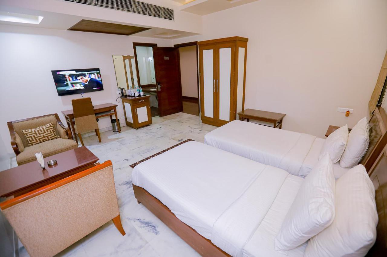 Hotel Leela Grande Karnāl Zewnętrze zdjęcie