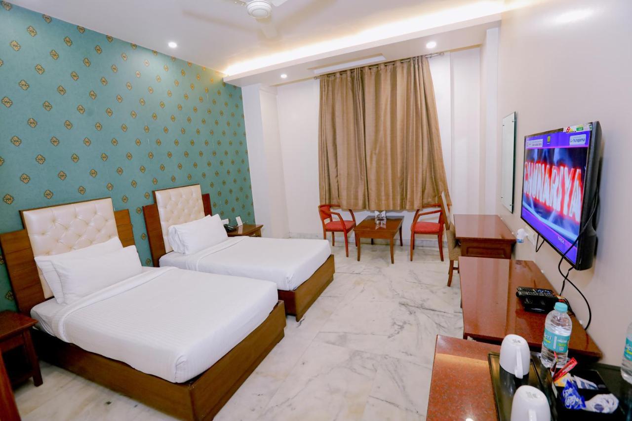 Hotel Leela Grande Karnāl Zewnętrze zdjęcie