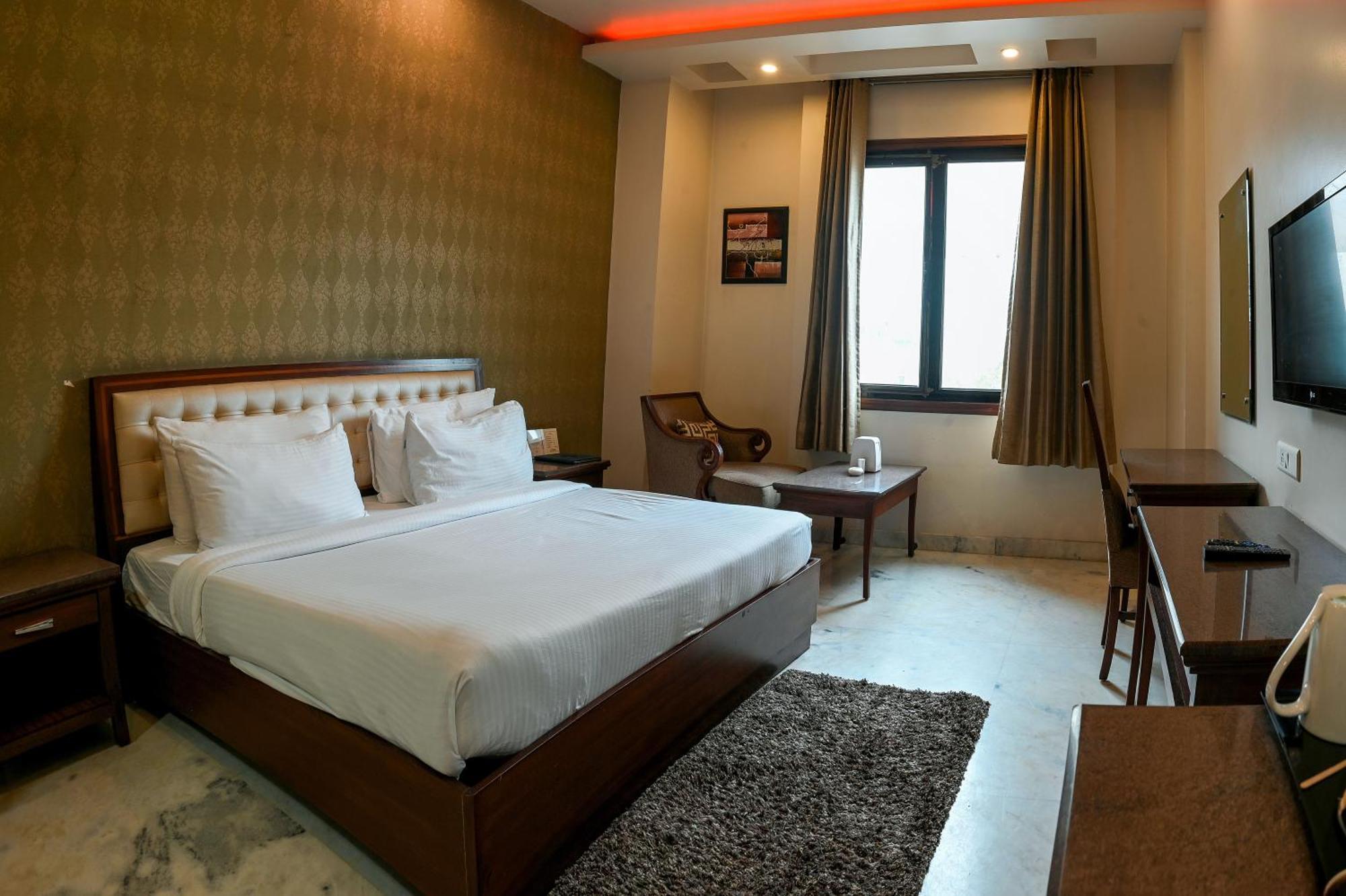Hotel Leela Grande Karnāl Zewnętrze zdjęcie