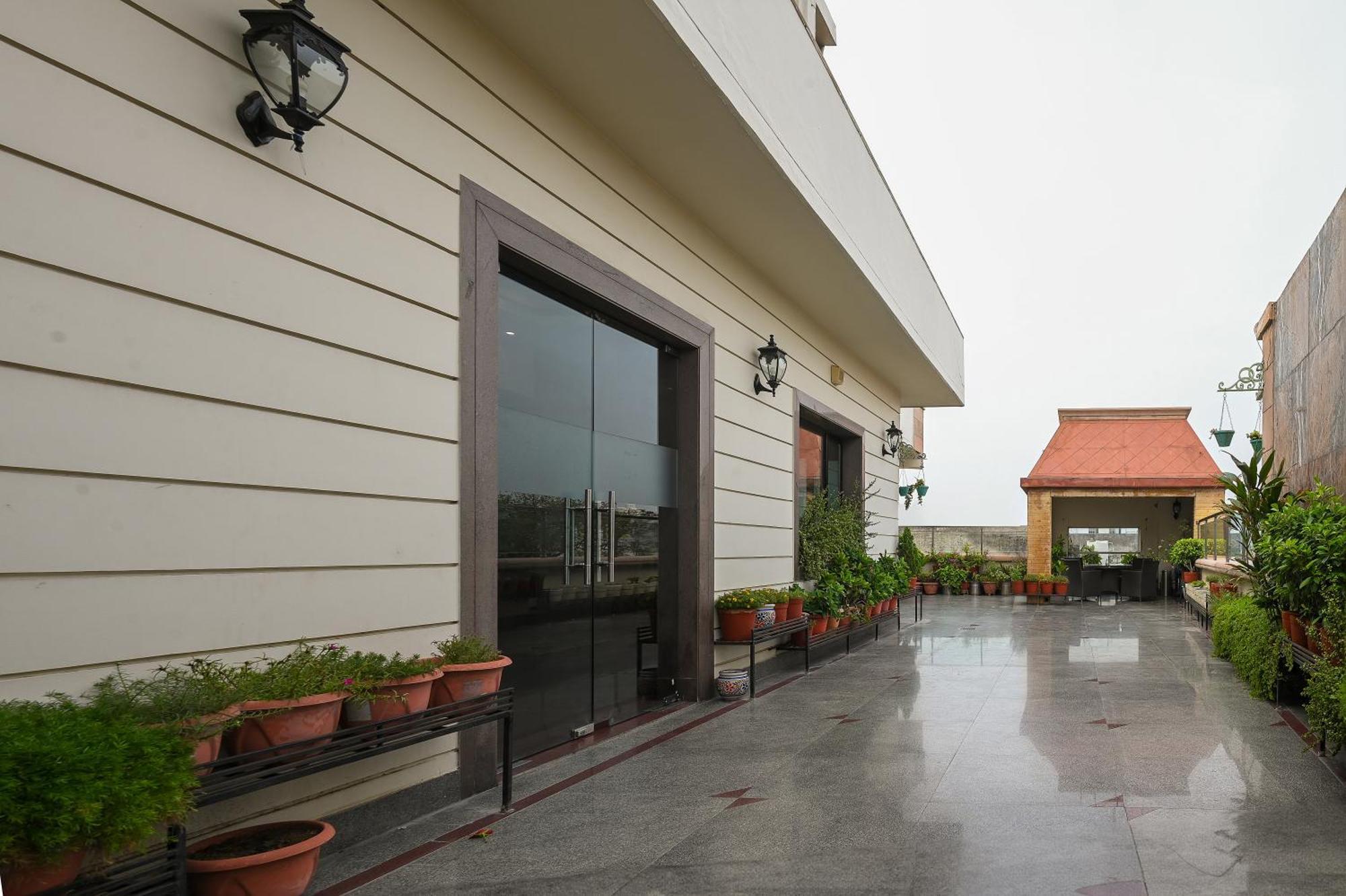 Hotel Leela Grande Karnāl Zewnętrze zdjęcie