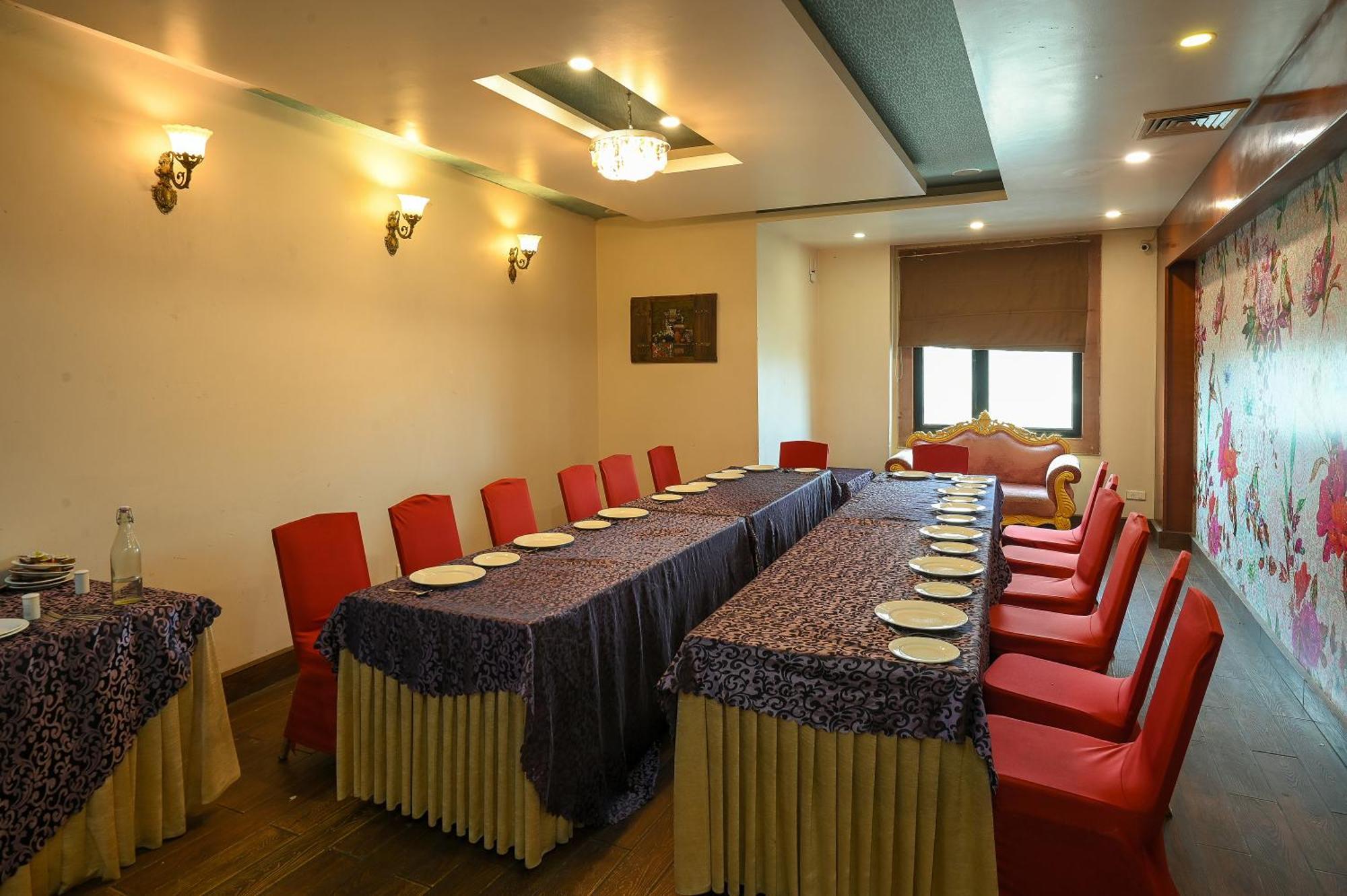 Hotel Leela Grande Karnāl Zewnętrze zdjęcie