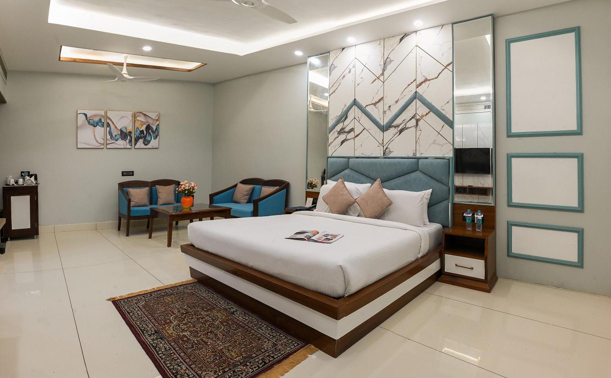 Hotel Leela Grande Karnāl Zewnętrze zdjęcie