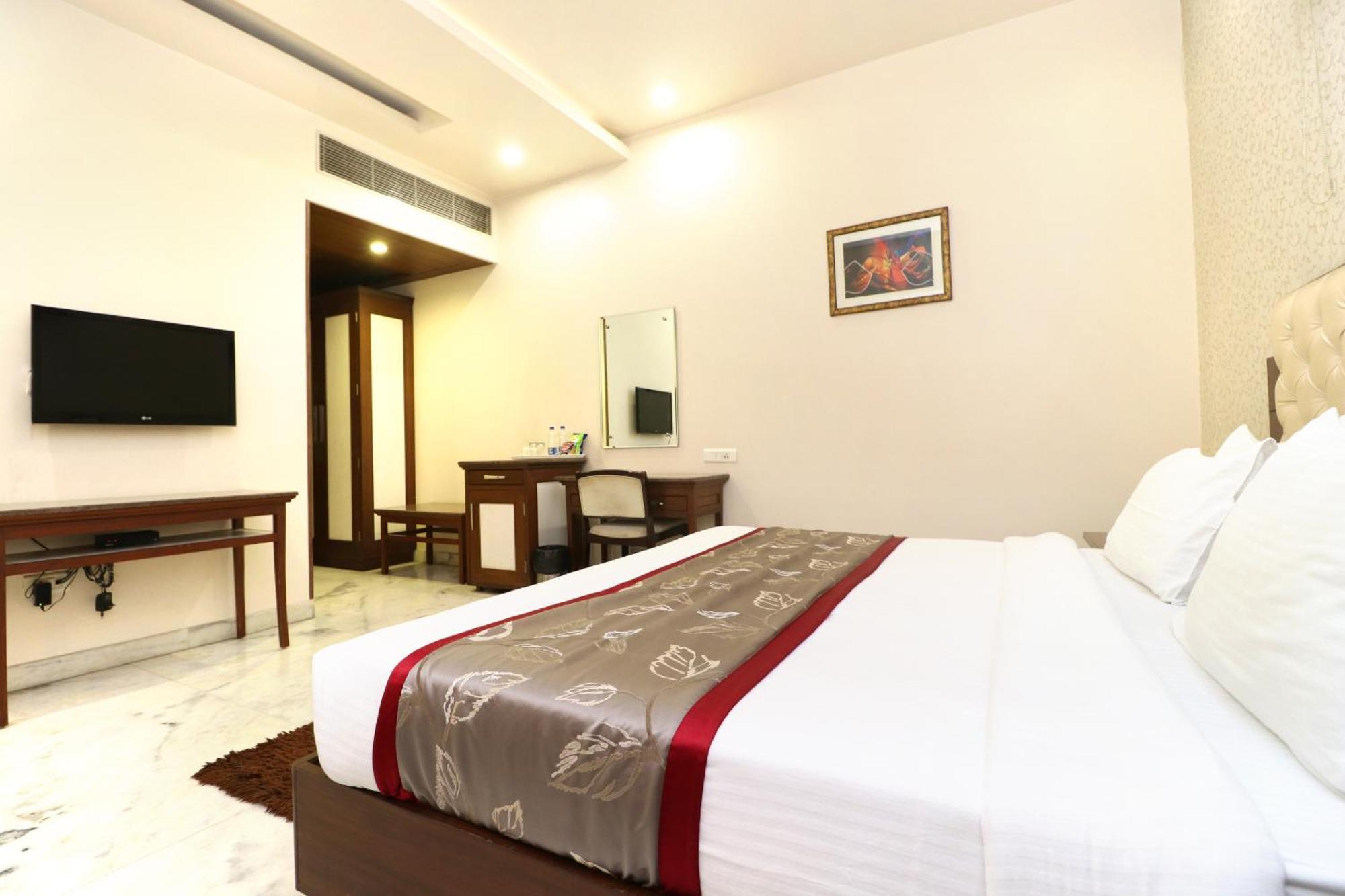 Hotel Leela Grande Karnāl Zewnętrze zdjęcie