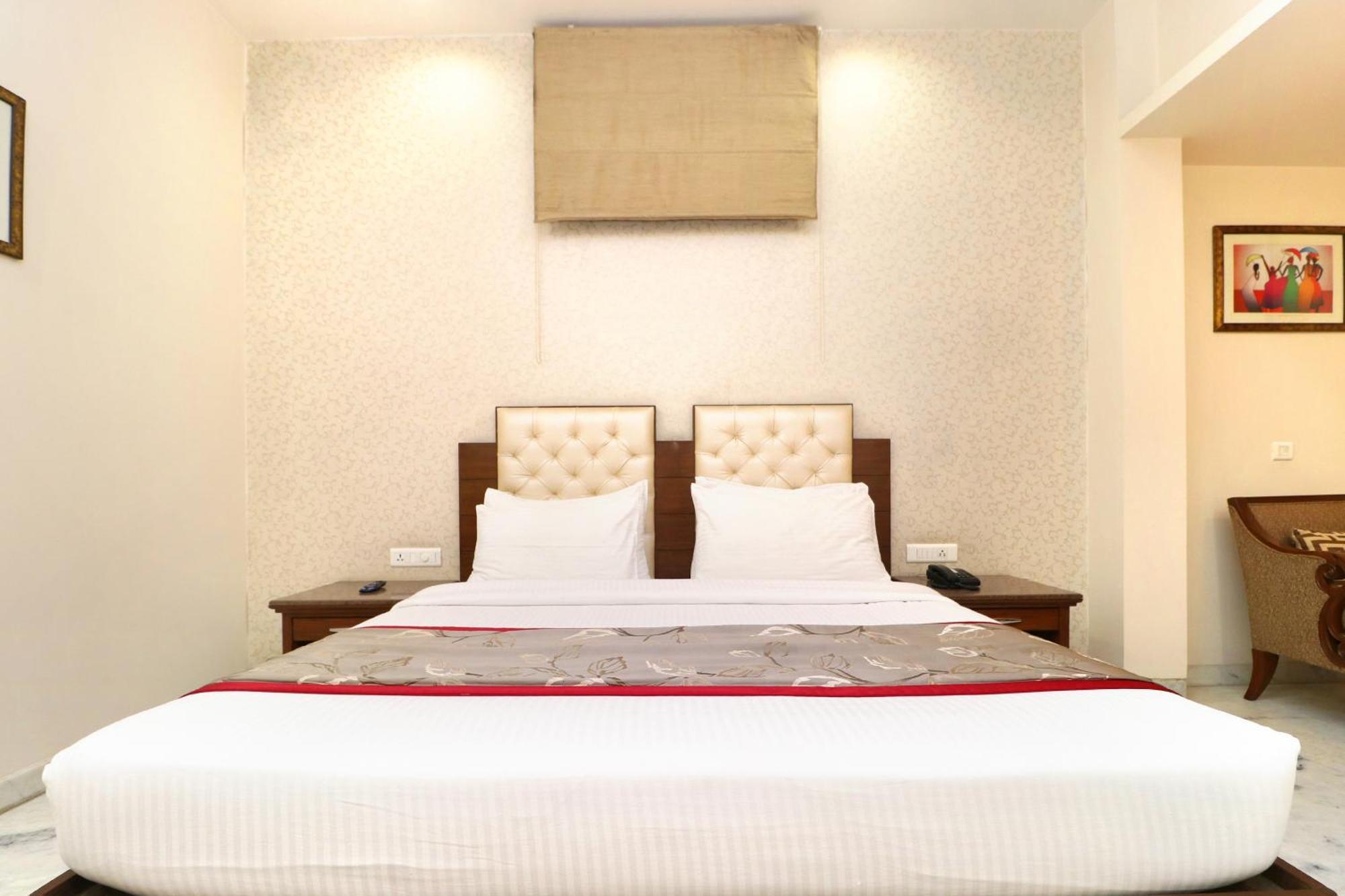 Hotel Leela Grande Karnāl Zewnętrze zdjęcie