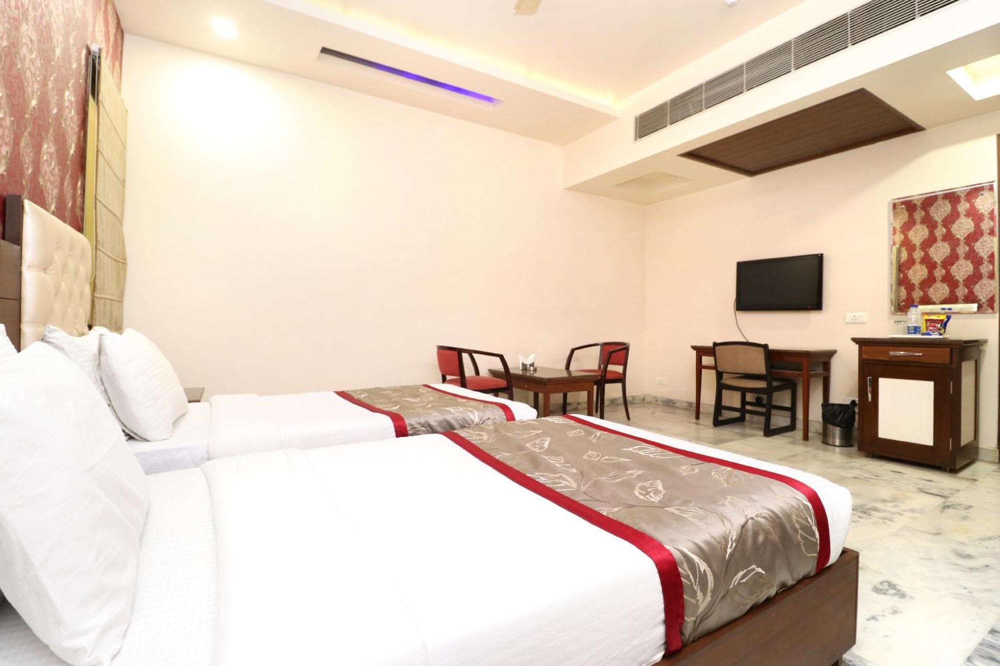 Hotel Leela Grande Karnāl Zewnętrze zdjęcie