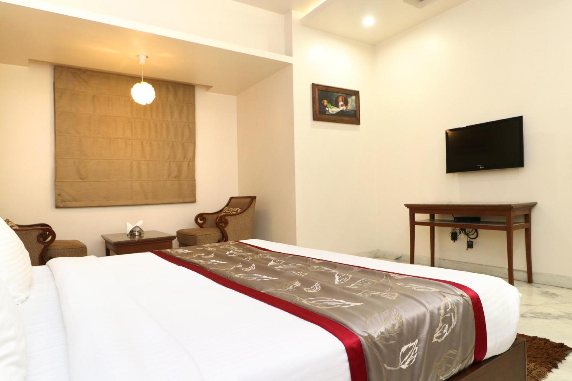 Hotel Leela Grande Karnāl Zewnętrze zdjęcie