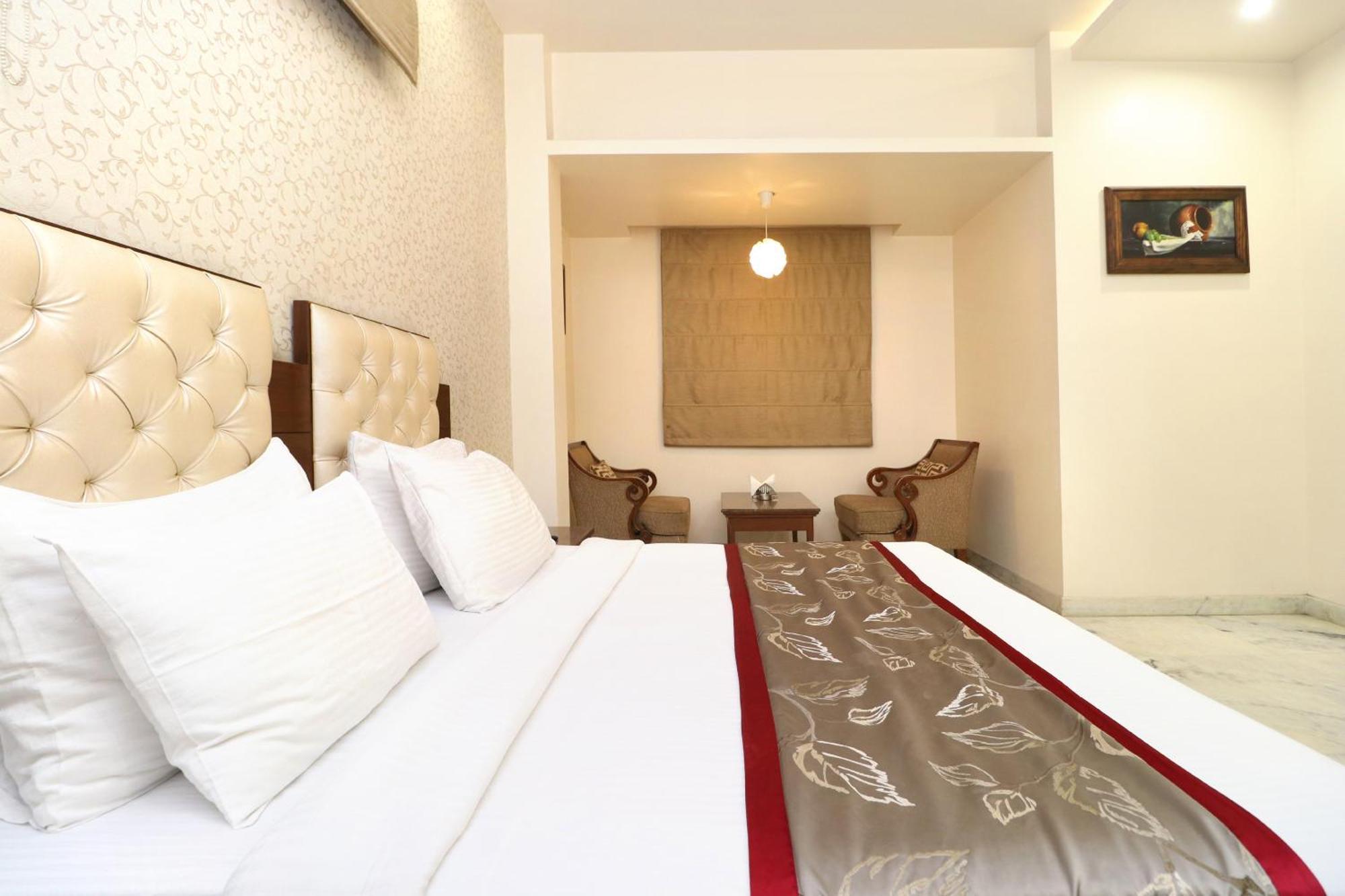Hotel Leela Grande Karnāl Zewnętrze zdjęcie