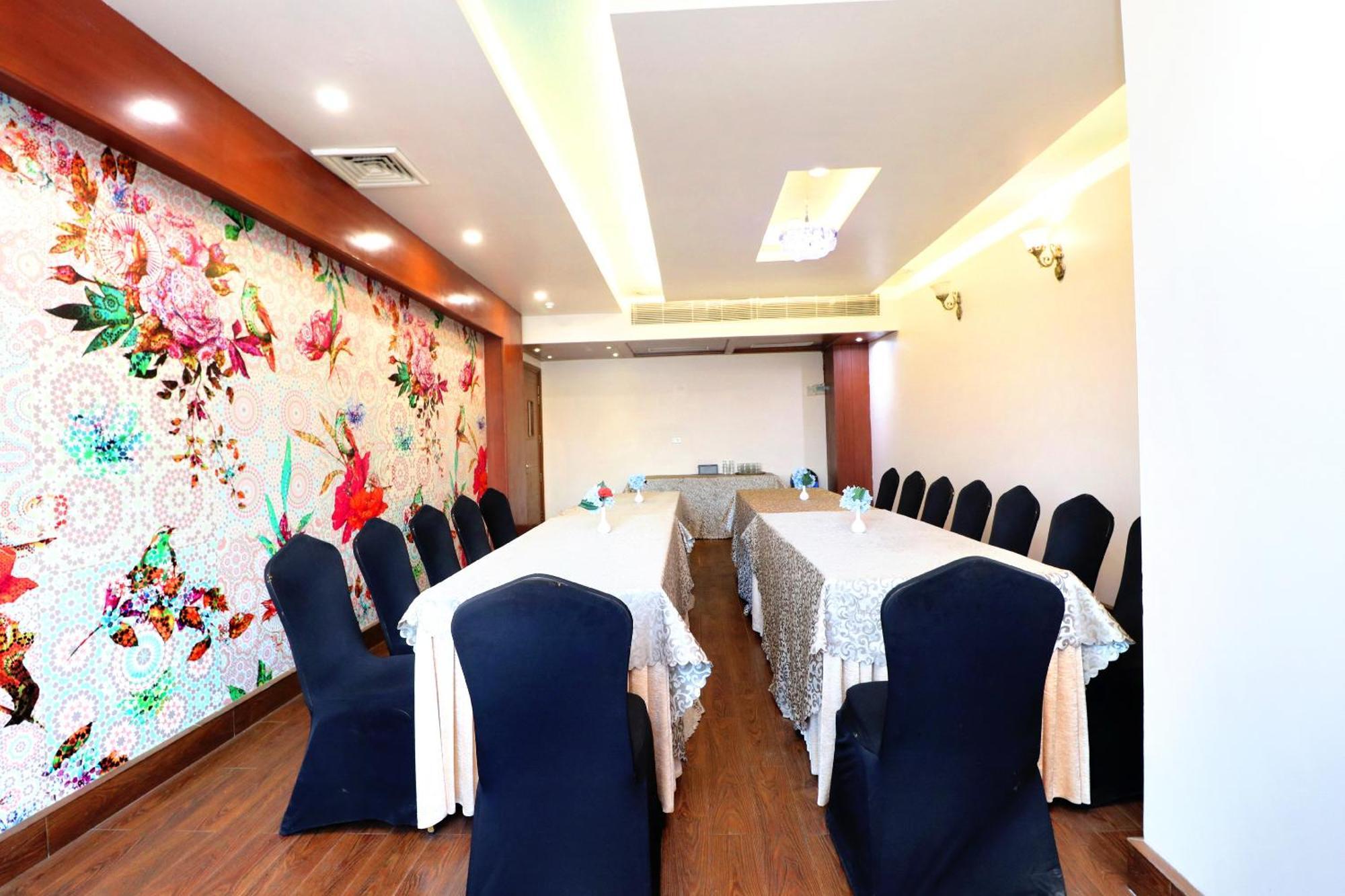 Hotel Leela Grande Karnāl Zewnętrze zdjęcie