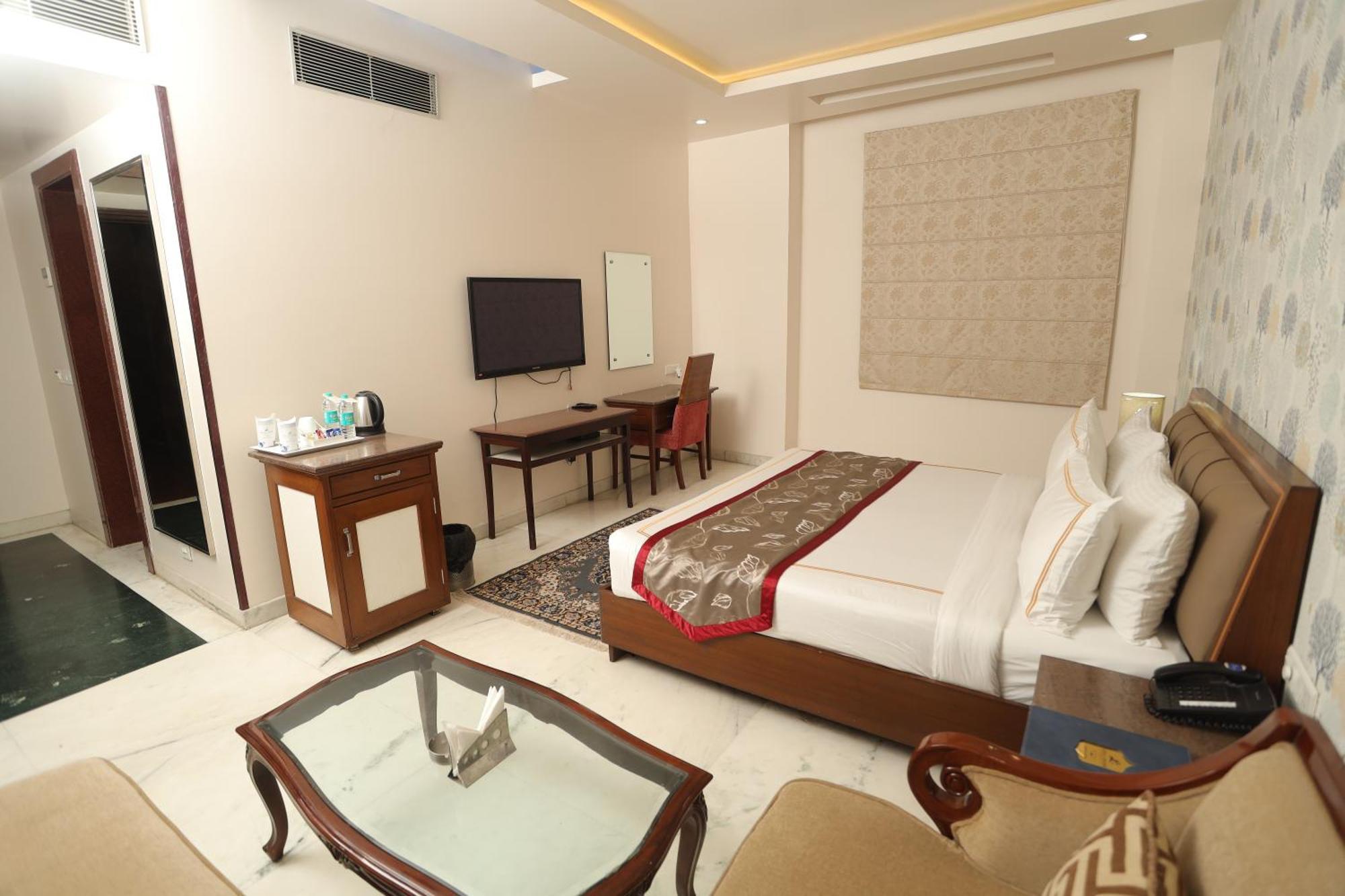 Hotel Leela Grande Karnāl Zewnętrze zdjęcie