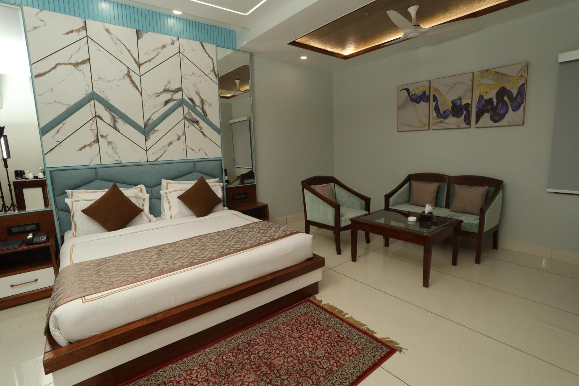 Hotel Leela Grande Karnāl Zewnętrze zdjęcie